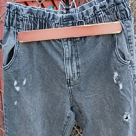 Stylish Gray Women's Jeans - Picture 2 of 9